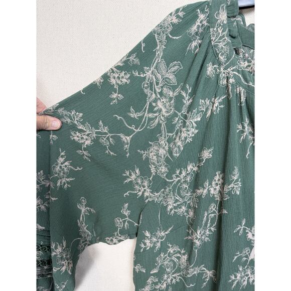 Torrid Women's Blouse Top Tunic Sz 1X? (No tag) Green Long Sleeves Floral Birds - Picture 13 of 13